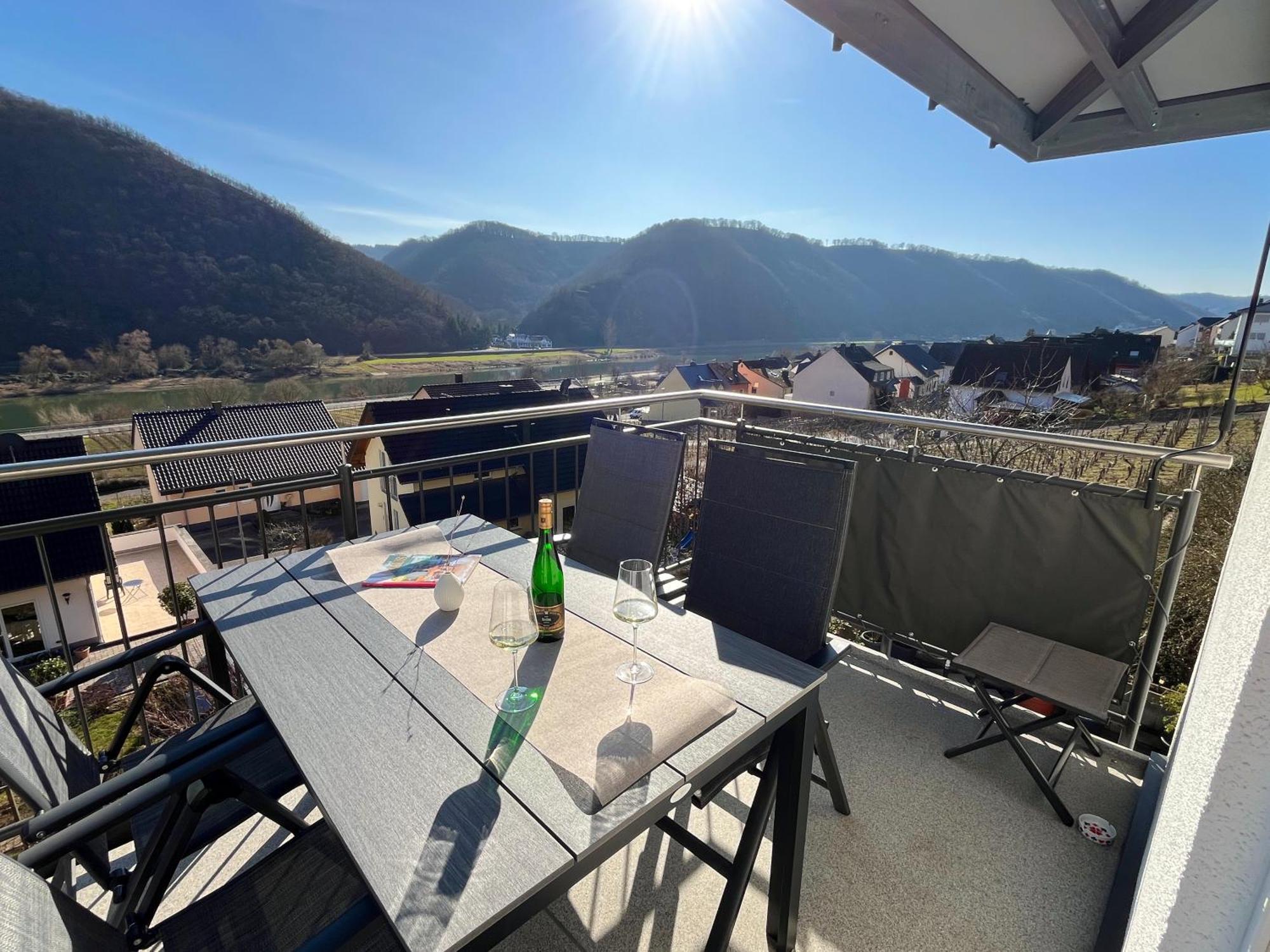Ferienwohnung Moseltraum, 1-6 Pers, Mit 3 Schlafzimmer Und Panoramabalkon Mueden ภายนอก รูปภาพ